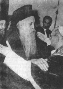 "Brotherly embrace" of Patriarch Demetrios Pandopoulos and Pope Paul VI of Rome.